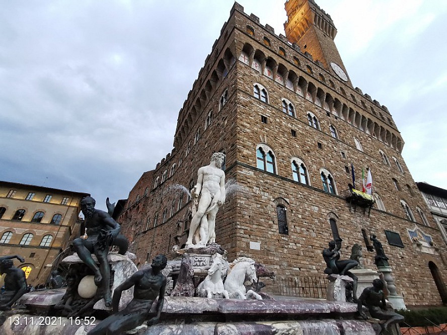 25hours Hotel Piazza San Paolino: Der Neptun Brunnen in Florenz