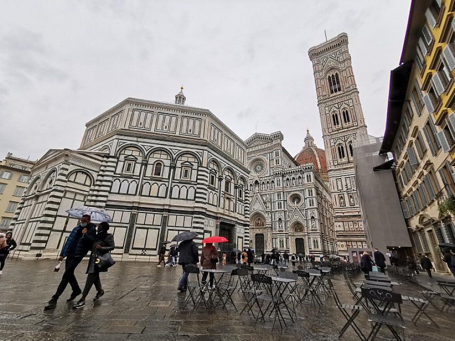 25hours Hotel Piazza San Paolino: Die Kathedrale Santa Maria del Fiore in Florenz ist die Bischofskirche des Erzbistums Florenz