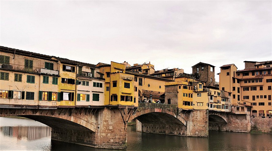 25hours Hotel Piazza San Paolino: Ponte Vecchio