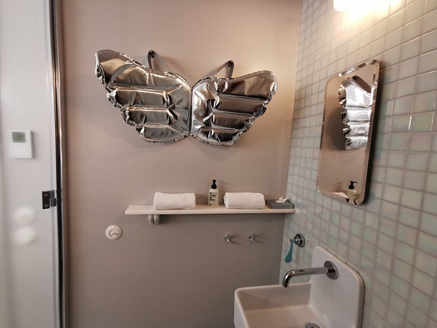 25hours Hotel Piazza San Paolino: unser WC - mit Engelsflügeln
