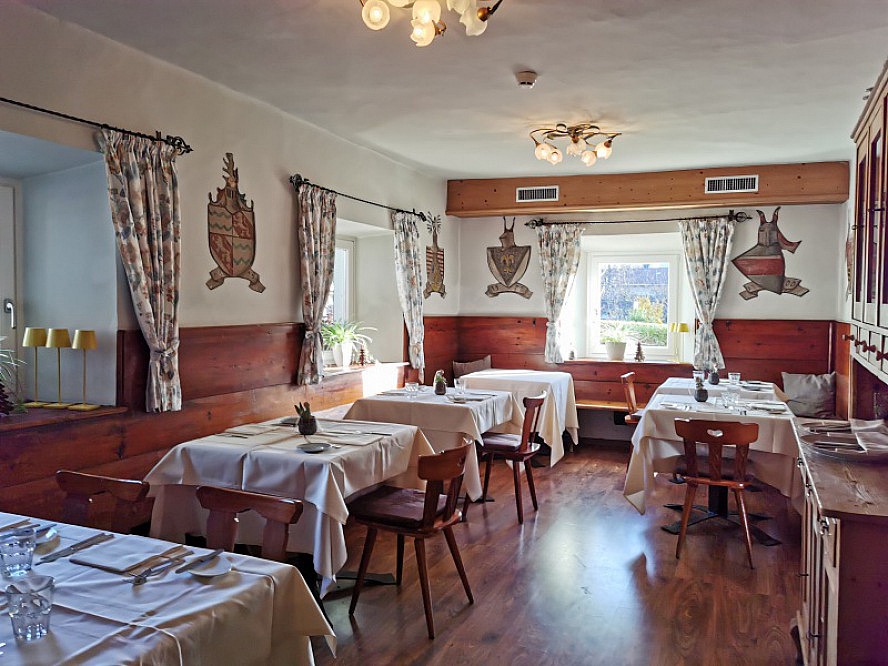 Hotel Ansitz Rungghof: Bistro 1524 - Axel und ich genießen ein entspanntes Abendessen in lässiger Atmosphäre