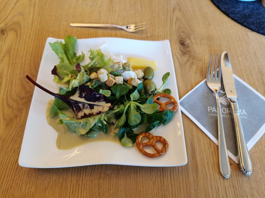 PANORAMA Land- & Wellnesshotel: Wunderbar leckerer und frischer Salat während der Nachmittagsjause