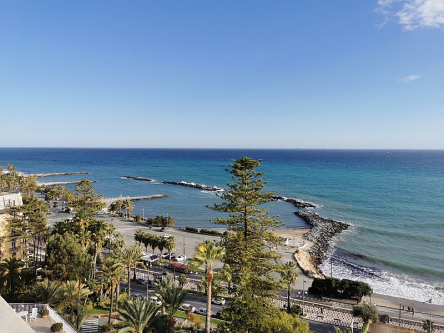 Royal Hotel Sanremo: im Zentrum der weiten Bucht zwischen Capo Nero und Capo Verde