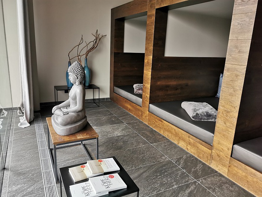 Mair am Ort living: Eine finnische Sauna, eine Biosauna, ein Dampfbad und eine Eisgrotte mit Erlebnisduschwelt für entspannende Relaxmomente