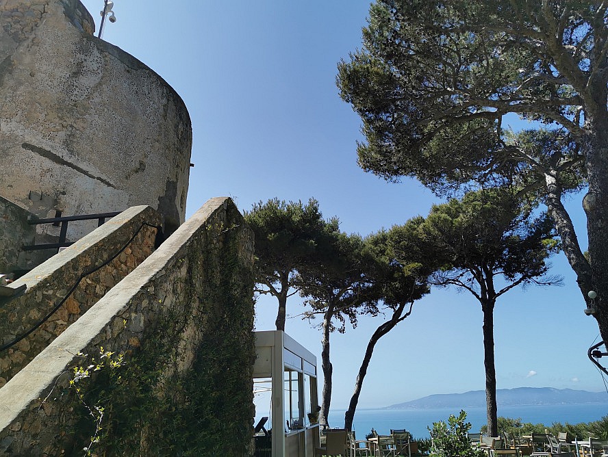 Hotel Torre di Cala Piccola: Aufgang zum Torre