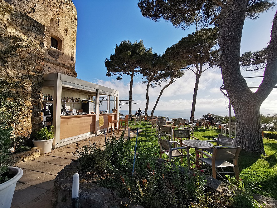 Hotel Torre di Cala Piccola: Die neueste Entwicklung in der grandiosen Hotelanlage bietet das Bistrot la Torre
