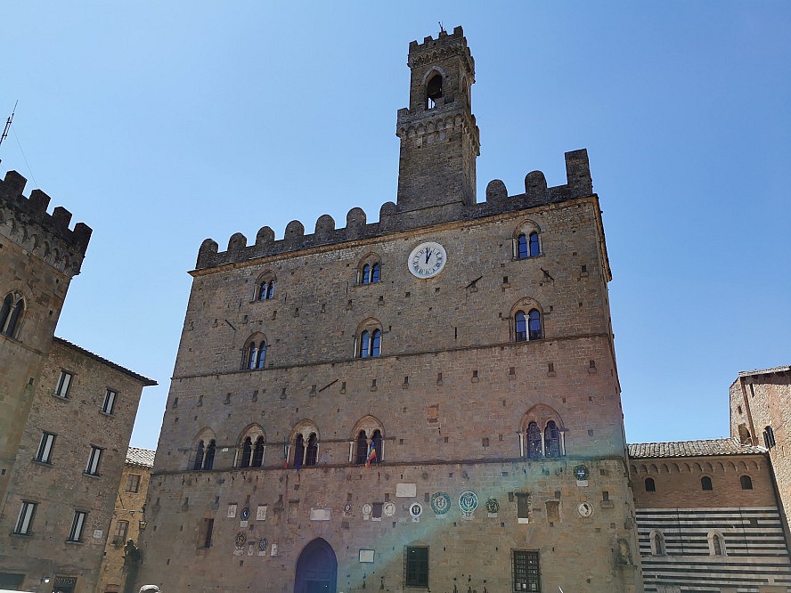 Hotel Agriturismo Villa Toscana: archaisch anmutende Stadt Volterra, deren Ursprünge auf die Etruskerzeit zurückgehen
