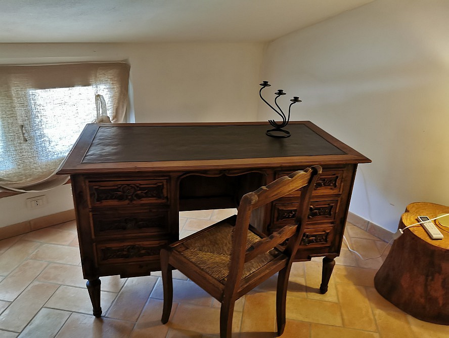 Hotel Agriturismo Villa Toscana: Hübscher antiker Schreibtisch im Schlafraum