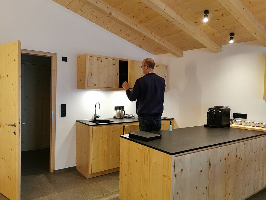 Amolaris: Die Küche ist mit hochwertigen Geräten ausgestattet und lässt keine Wünsche offen