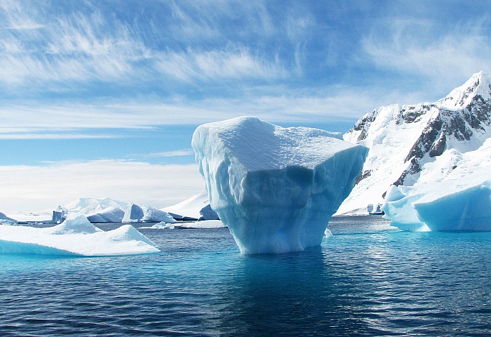 Die Antarktis ist nur mit dem Schiff zu erreichen und bietet somit die ideale Destination für Kreuzfahrten