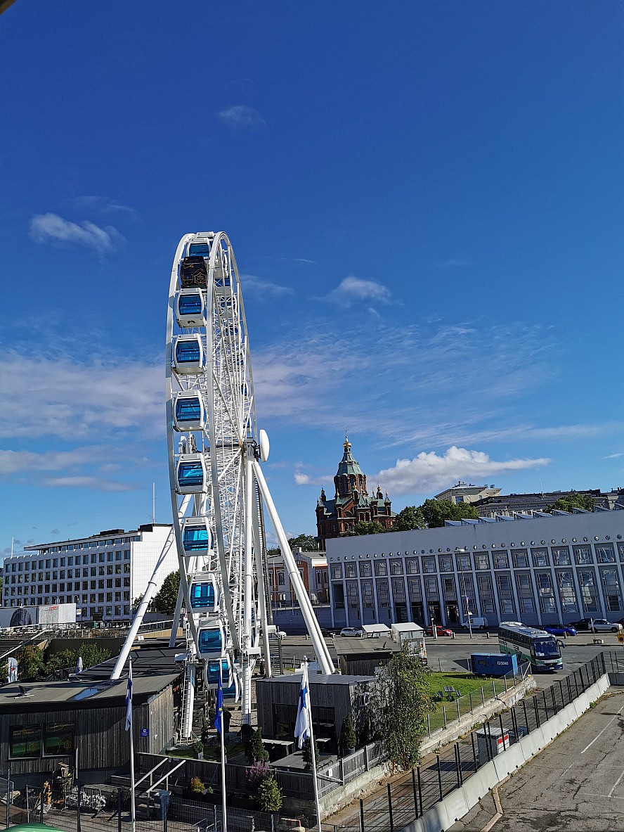 WORLD VOYAGER: Das (kleine) Riesenrad direkt im Hafen in Helsinki