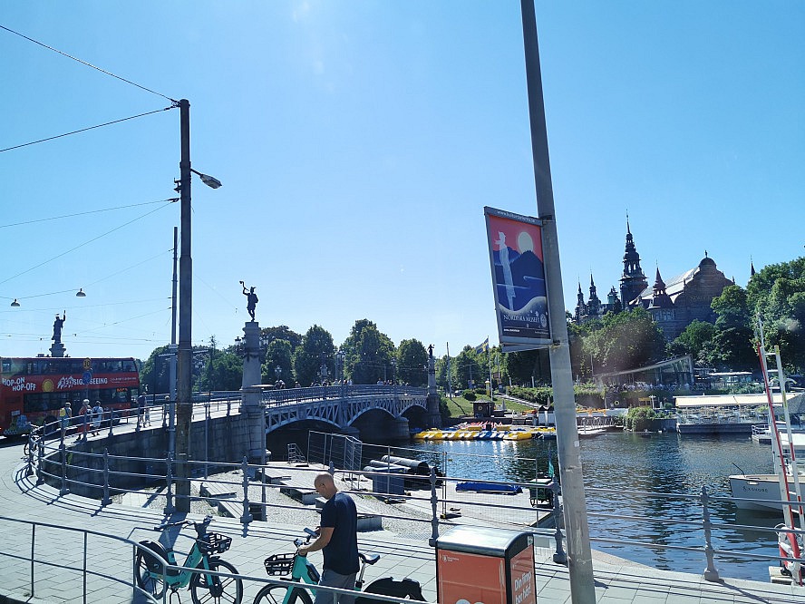 WORLD VOYAGER: Eine der Schönsten der unzähligen Brücken von Stockholm