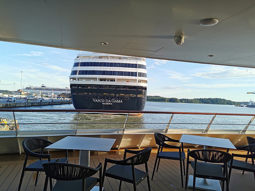WORLD VOYAGER: Im Hafen von Turku treffen wir auf die Vasco Da Gama, das Schwesterschiff der WORLD VOYAGER
