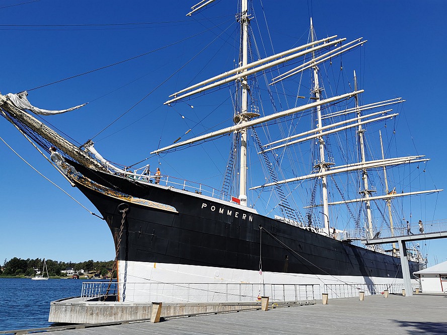 WORLD VOYAGER: Mariehamn - Im Västerhamn liegt das Segelschiff Pommern