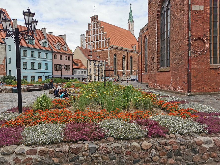 WORLD VOYAGER: Riga ist für ihre Gebäude aus Holz, die Jugendstilarchitektur und die mittelalterliche Altstadt bekannt