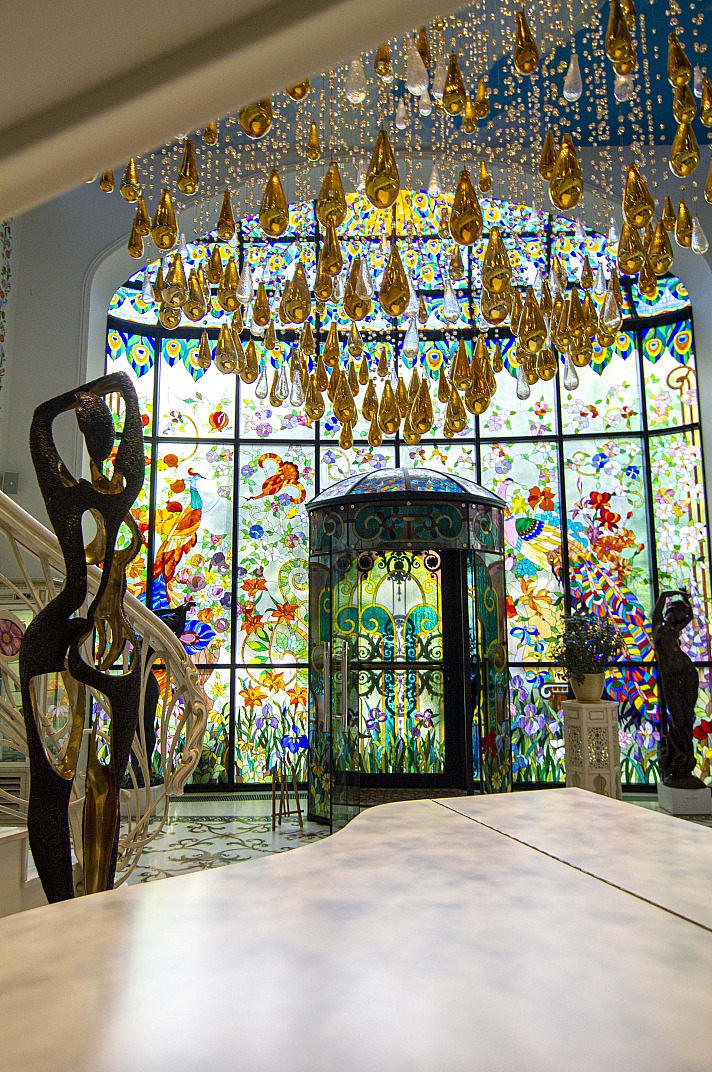 Muranoglas-Kronleuchter mit floralen Motiven und himmlischen Farbtönen aus Glas in allen Bereichen des Hauses