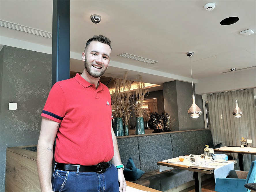 Dolce Vita Hotel Jagdhof: freundlich begrüßt uns Hannes Pirhofer im Restaurant