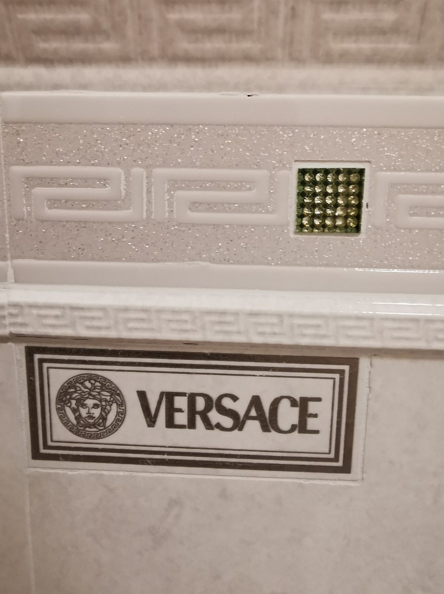 Grand Hotel da Vinci: yup, auch alle Wand- und Bodenfliesen sind von Versace