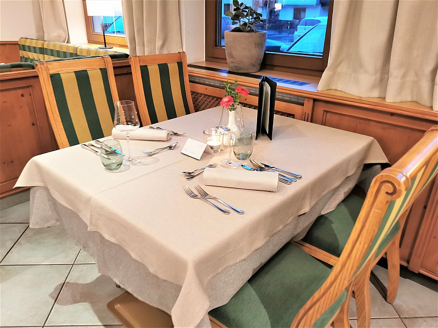 Natur Resort Rissbacher: Unser schön eingedeckter Tisch im Restaurant