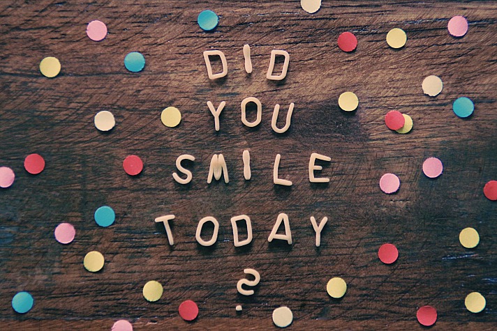 Lächeln lachen glück glücklich Kranich17/pixabay 2