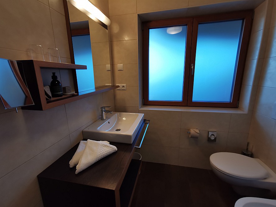 Hotel Weihrerhof: Das elegante und geräumige Badezimmer unseres Deluxe DZ Johannis