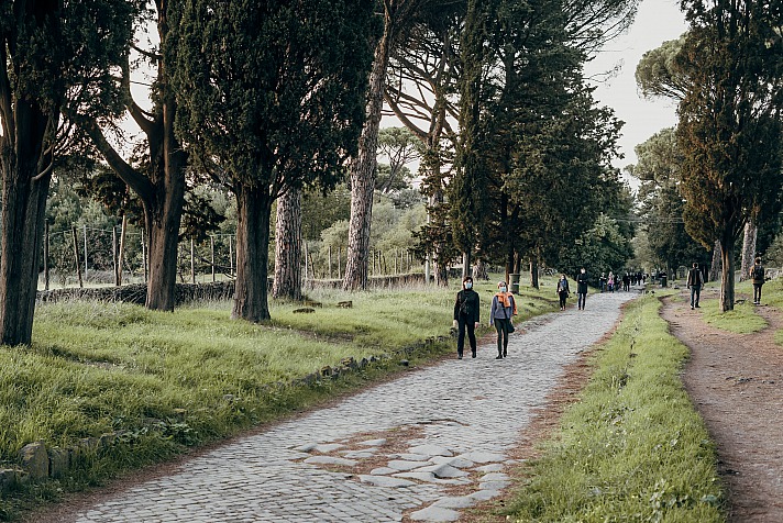 Via Appia - Rom: Die 312 v. Chr. erbaute Appische Straße war eine der symbolträchtigsten Straßen des antiken Roms