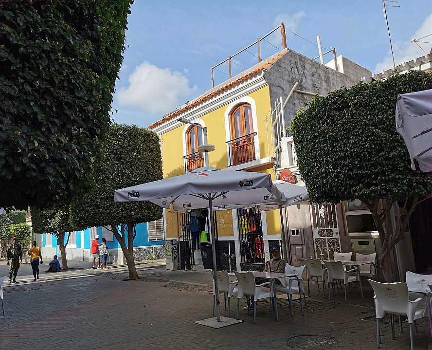 Vasco Da Gama: Belebte Einkaufsmeile in Praia auf Santiago - der Hauptstadt von Kap Verde