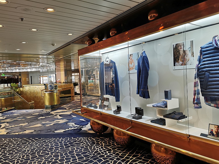 Vasco Da Gama: Elegante Einkaufspassage und Treppenaufgang vom Atrium