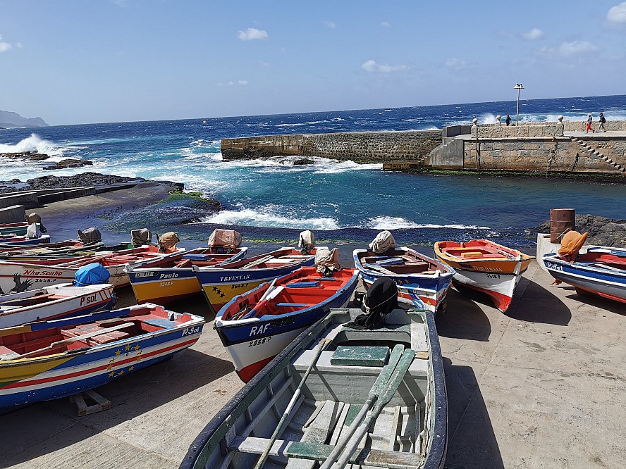 Vasco Da Gama: Fischerboote in Ribeira Grande - einer schmucken Kleinstadt im Nordosten von Santo Antão