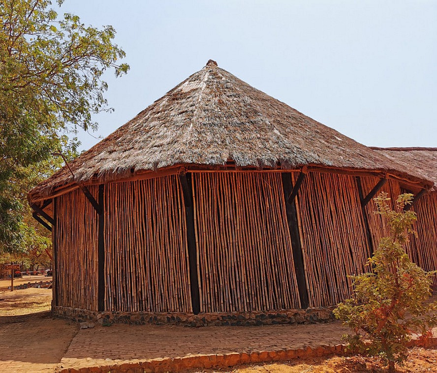 Vasco Da Gama: Hütte im Bandia-Naturreservat im Senegal