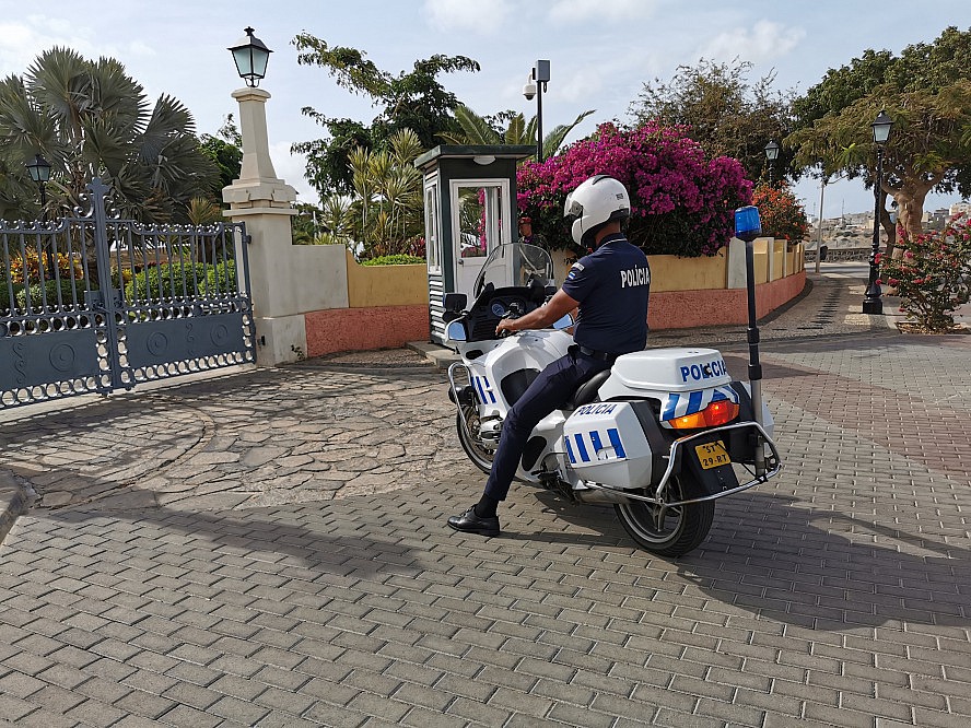 Vasco Da Gama: Motorrad-Polizei in Praia auf Santiago - der Hauptstadt von Kap Verde