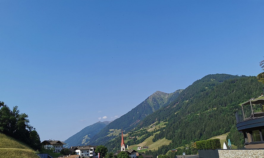 STROBLHOF Resort: erstklassige Lage inmitten der atemberaubenden Bergwelt Südtirols