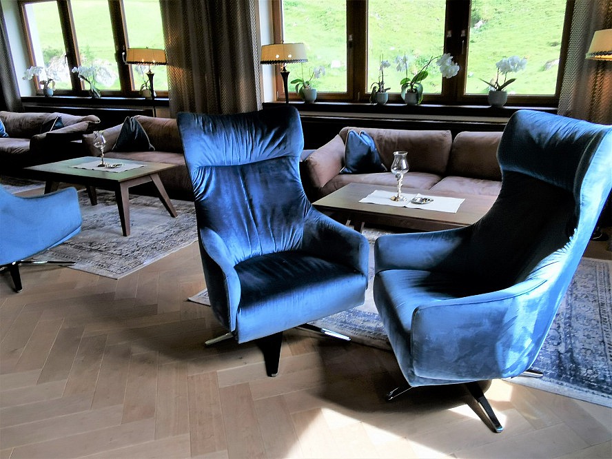 Hotel Alpenhof: Blick in die elegante Raucherlounge