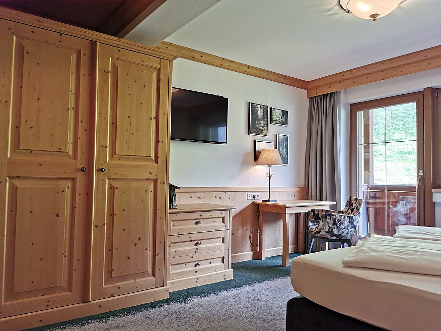 Hotel Alpenhof: die Materialauswahl ist dabei landestypisch mit einem moderen Twist. We like!
