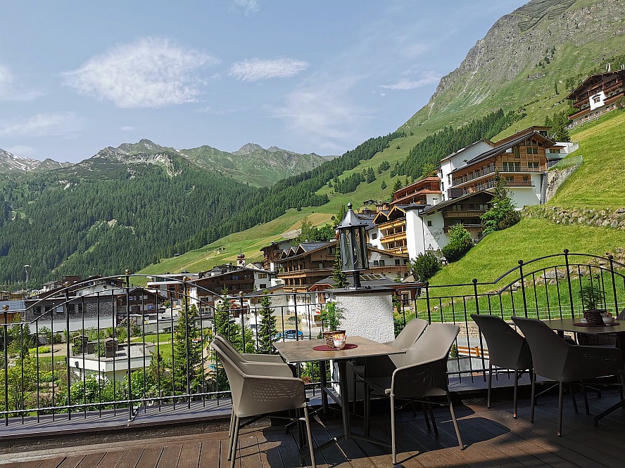 Hotel Alpenhof: malerisch gelegen mit Blick auf Hintertux und die Alpen