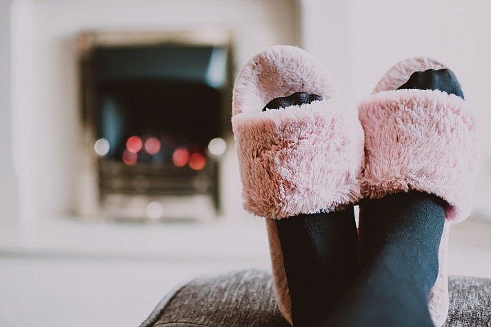 Kalte Füße: Mögliche Ursachen und was wirklich hilft