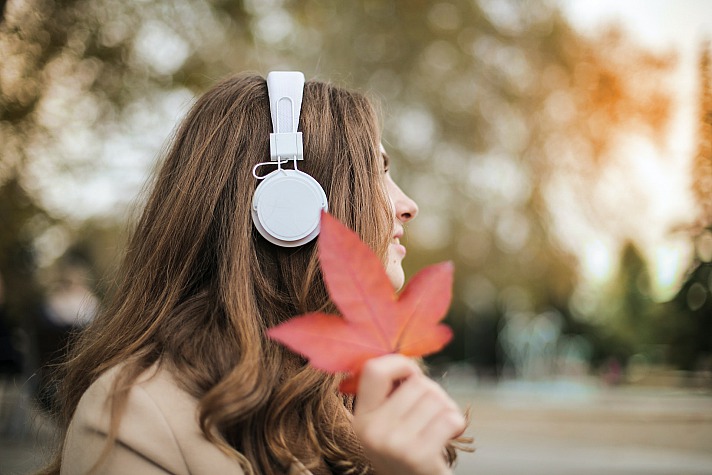 Musikalischer Herbstzauber: Unsere Lieblingssongs für die schönste Jahreszeit