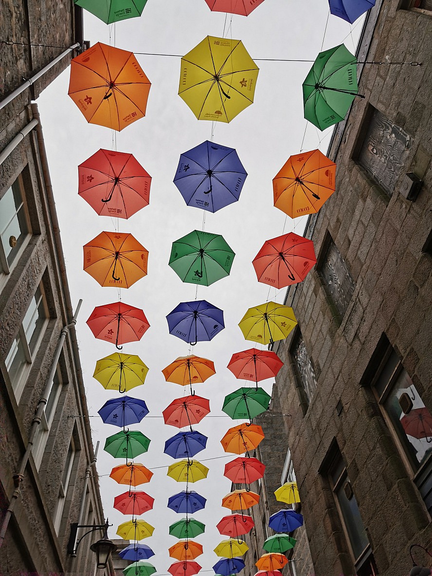 VASCO DA GAMA: Aberdeen - die bunten Regenschirme gibt es auch hier
