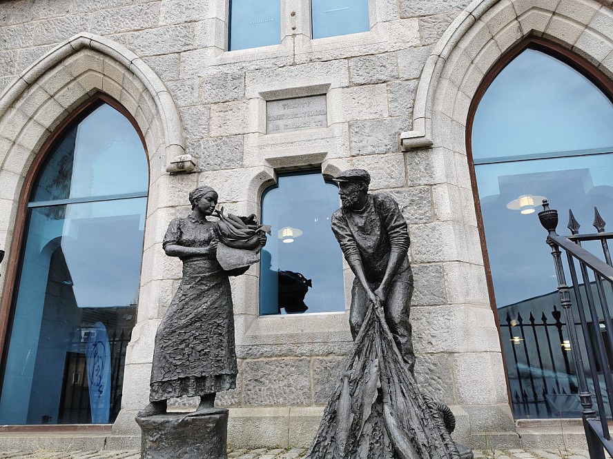 VASCO DA GAMA: Aberdeen - Fischerei-Statuen