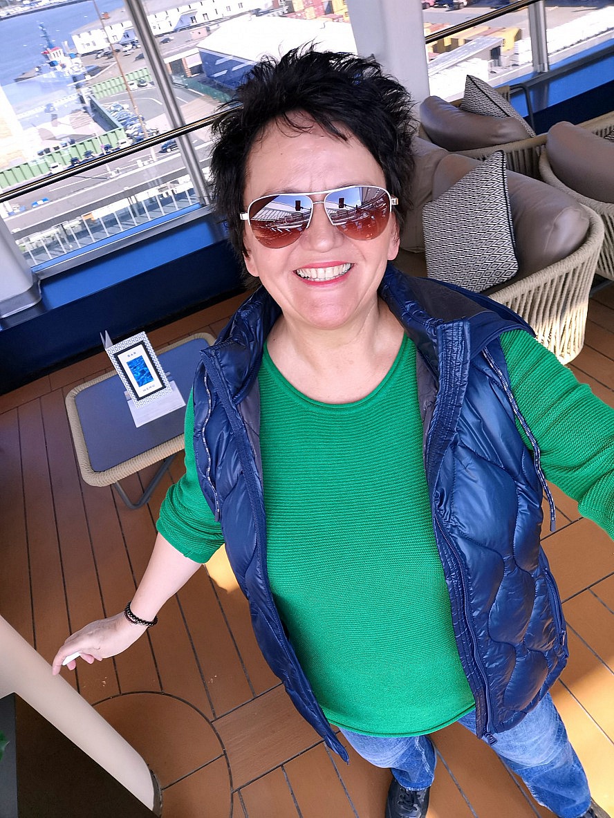 VASCO DA GAMA: Annette Maria beim Einschiffen in Bremerhaven