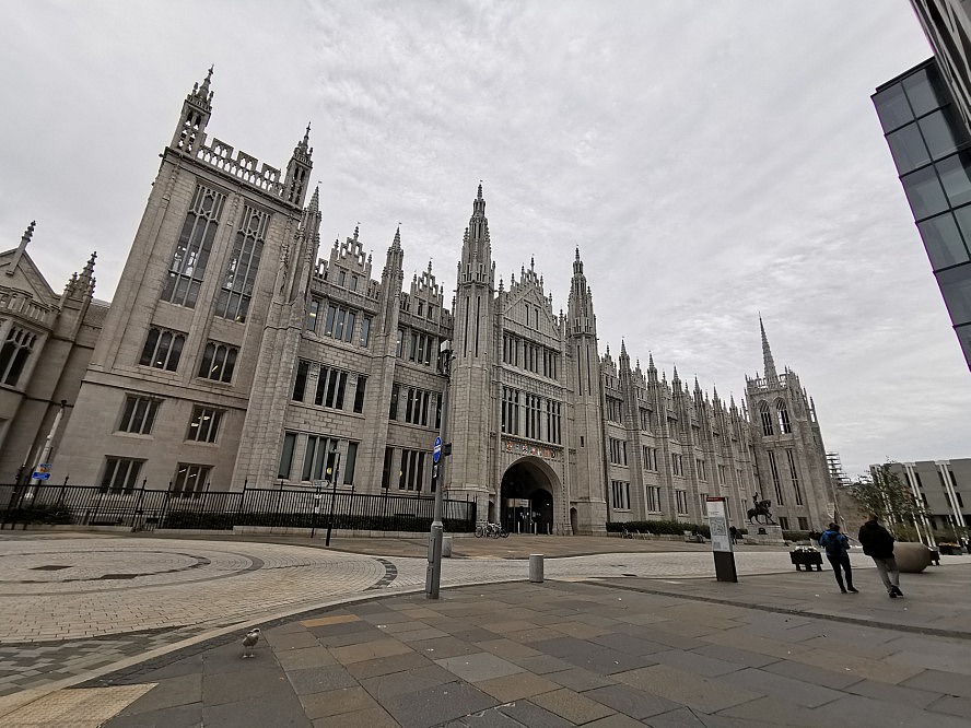 VASCO DA GAMA: das zweitgrößte Granitgebäude der Welt – Aberdeen wird nicht umsonst als Granit-Stadt bezeichnet! Das Marischal College liegt direkt im Zentrum Aberdeens und ist dementsprechend leicht zu finden.