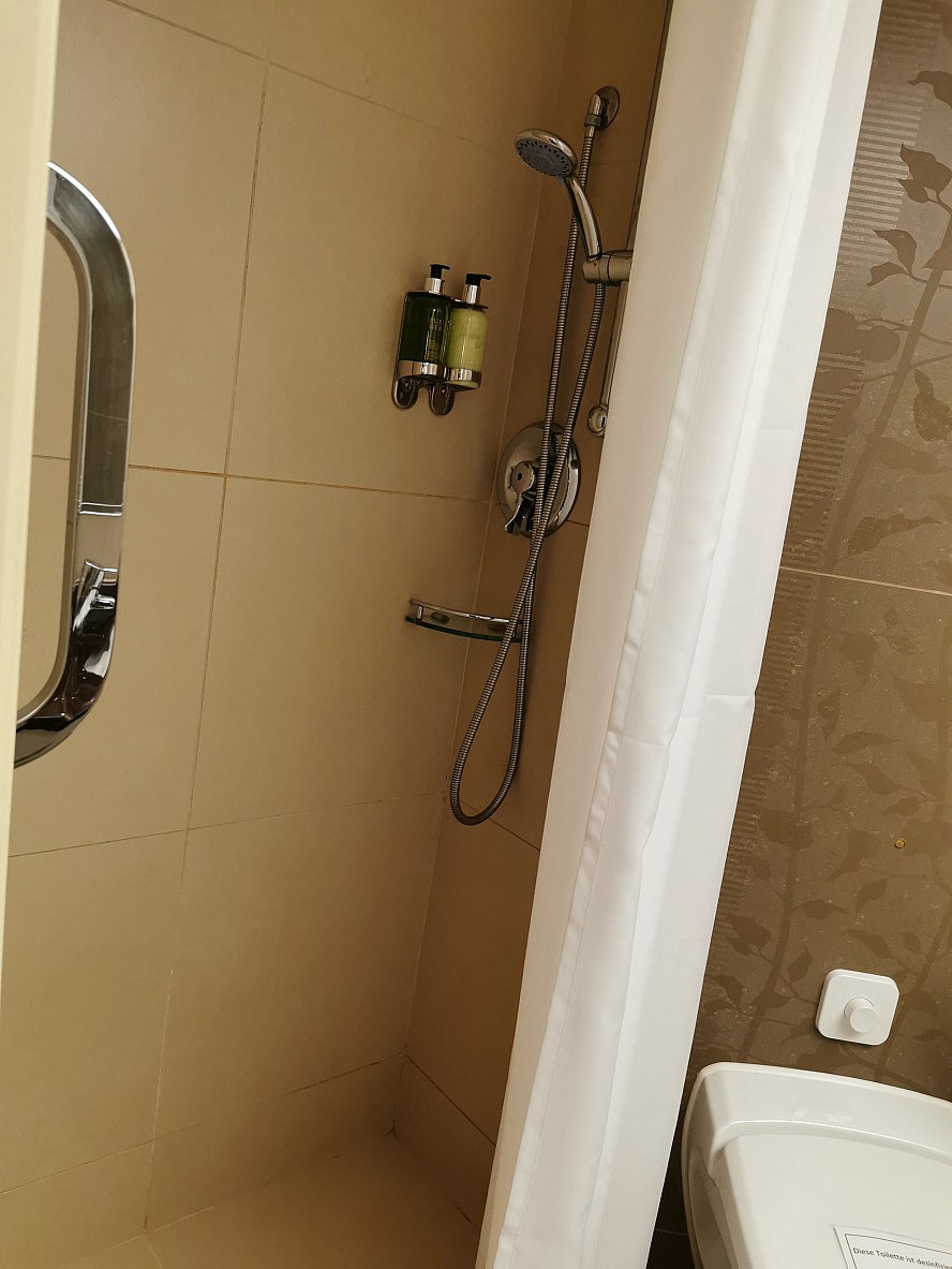 VASCO DA GAMA: Duschkabine im Badezimmer