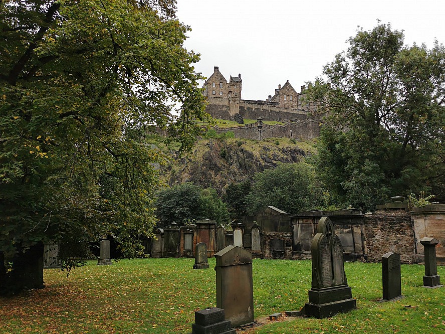 VASCO DA GAMA: Friedhof am Edinburgh Castle