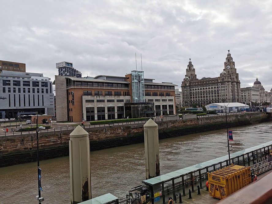 VASCO DA GAMA: In Liverpool machen Sie bei Ihrem Besuch zum Beispiel eine Bootstour auf dem Fluss Mersey