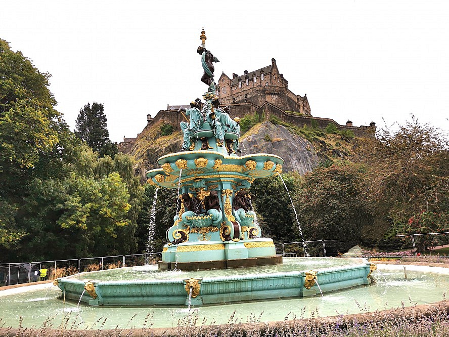 VASCO DA GAMA: Ross Fountain - Brunnen aus dem 19. Jh. in Edinburgh, der Hauptstadt Schottlands
