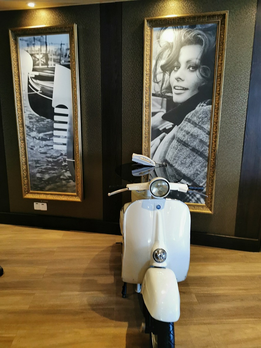 VASCO DA GAMA: Sophia Loren ist das Haupt-Designthema des italienischen Restaurants