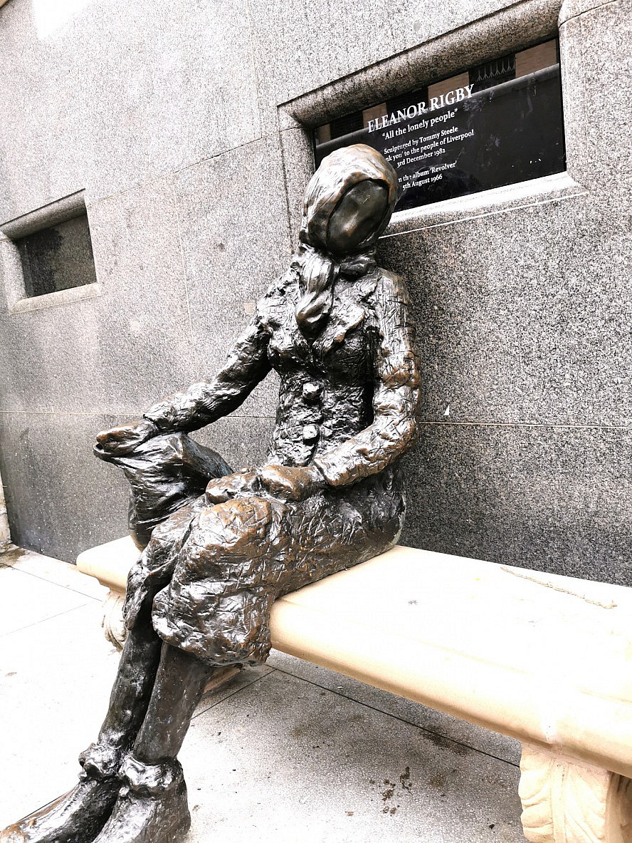 VASCO DA GAMA: Statue von Eleanor Rigby in Liverpool