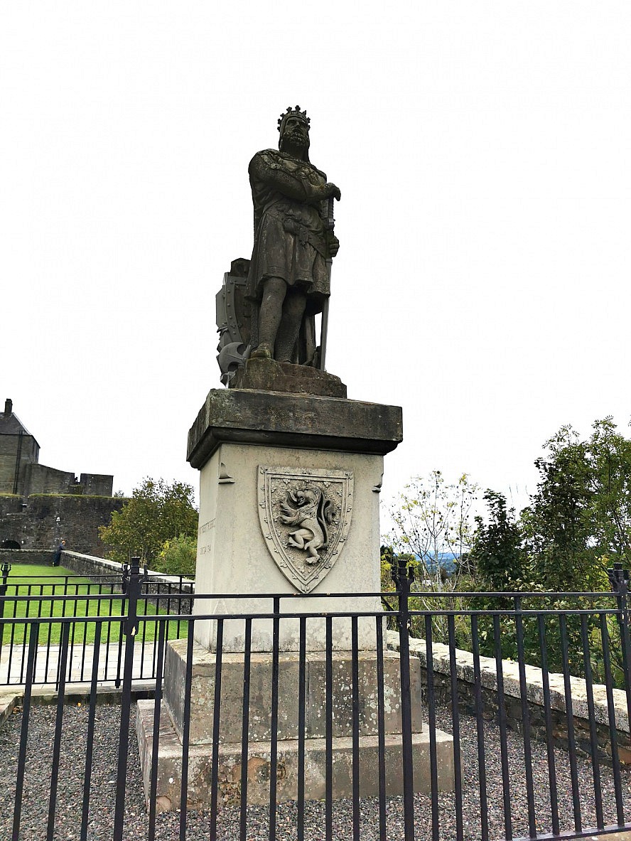 VASCO DA GAMA: Statue von Robert the Bruce auf der Zufahrt zum Stirling Castle