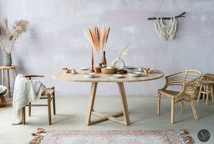 SFD Furniture Design: Steigern Sie die Ästhetik Ihres Wohnzimmers mit einem modernen skandinavischen Esstisch