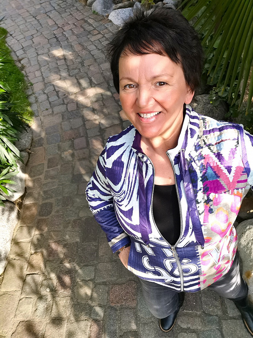 Hotel Kassian: Annette Maria findet ein wenig Schatten unter den Palmen